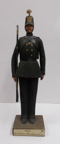 Скульптура. Рядовой 40-го пехотного Колыванского полка в форме образца 1858 г. Высота 33 см. ВИМАИВиВС
