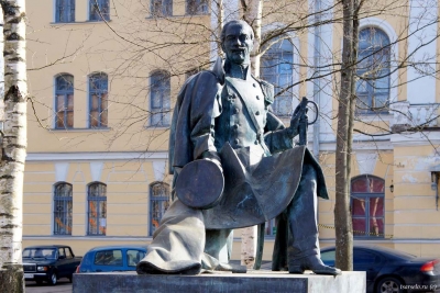 Памятник Я. В. Захаржевскому в г. Пушкине (скульптор В. Э. Горевой)