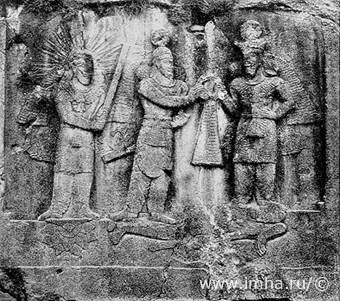 Барельеф с изображением триумфа Шапура, Ормазда и Митры над Юлианом в несколько ином ракурсе