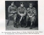 Дежурный генерал-полковник А. Вольский, начальник штаба армии полковник П. Чайковский, генерал-квартирмейстер полковник М. Григоров. (Der dejournirende General Oberst A. Wolsky, Stabschef der Armee Oberst P. Tschaykowsky, General-Quartiermeister Oberst M. Grigoroff.)