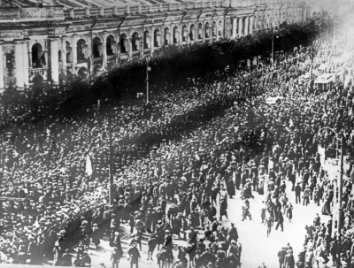 Негатив. Кронштадтские матросы прибыли в Петроград для участия в борьбе с войсками Корнилова. 1917 г. 1917 г. Стекло, 9 х 12 см. ГЦМСИР