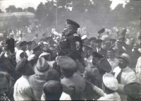 Харьковчане приветствуют генерала В.З. Май-Маевского летом 1919 года