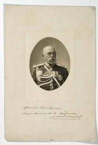 Портрет Николая Ивановича Бобрикова / Неизвестный фотограф. - [Начало 1900-х]. - Фототипия ; 10,8х8,4; 27,5х18,5 см.