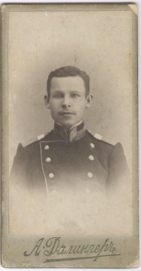 Гришанин Николай Васильевич в период службы в 23-ем Сибирском стрелковом полку. Фотография. г. Хабаровск, Апрель 1913 г., фотобумага, картон, фотопечать, 7,0 х 4,0 см.; паспарту: 8,5 х 4,5 см. Астраханский государственный объединенный историко-архитектурный музей-заповедник