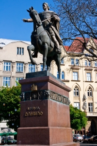 Во Львове памятник Даниилу Галицкому установили в год его 800-летия – в 2001 году. На конкурс по возведению памятника за два месяца после его объявления было предоставлено более двух десятков проектов. Конкурс выиграла творческая группа — скульпторы Ярич и Романович, архитектор Чурилик. Памятник установлен на одной из древнейших площадей города — Галицкой. Он представляет собой конную фигуру на пьедестале. Сам памятник выполнен из бронзы, постамент – гранитный.