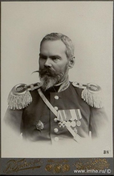 Абрамович. Младший врач 6-го гренадерского Таврического генерал-фельдмаршала Великого Князя Михаила Николаевича полка. 1907 г. Российская империя, г. Москва. Фотограф Р.Ф. Бродовский. Картон, фотография, 16,3х10,7 см. ГИМ