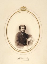 Портрет Джогина, Павла Павловича (1834-1885), художника, ученика А.П. Боголюбова. В альбоме, на бумаге-подложке. Фотография. Не позднее апреля 1865 г., бумага, картон, сепия. р.и. - 19,7х15,5 см. ФГБУК "Саратовский государственный художественный музей имени А.Н. Радищева"