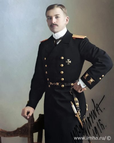 Родионов Николай Николаевич (1886-1962) - служил на императорской яхте «Штандарт», старший лейтенант Гвардейского экипажа, капитан 2-го ранга, помощник командира по строевой части батареи Гвардейского экипажа.  Несмотря на уход 1 марта Гвардейского экипажа во главе с великим князем Кириллом Владимировичем к Государственной Думе, он, среди немногих моряков, остался верен присяге императору и принимал участие в защите Александровского дворца.