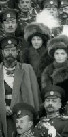 Император Николай II и Великие Княжны Ольга и Татьяна Николаевны с офицерами 148-го пехотного Каспийского Великой княжны Анастасии Николаевны полка. Царское Село 1914 года