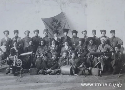Группа офицеров 6-го Кубанского пластунского ЕИВ батальона. Начало ХХ века