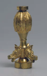 Печать настольная Д.Н. Чихачева, придворного шталмейстера императора Николая II. Россия, Конец XIX - начало XX вв. Бронза, литье, чеканка, гравировка, золочение, монтировка, выс. 9,8 см; матрица 1,7х2,8 см. ГЭ