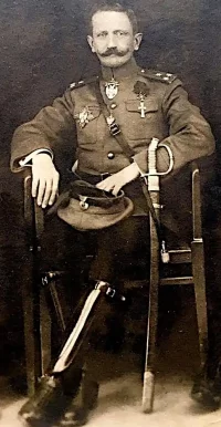 Генерал-лейтенант Борис Адамович с орденом Белого Орла II степени с мечами.