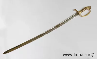 Шашка драгунская офицерская обр. 1909 г. в ножнах, Золотое Георгиевское оружие «За храбрость» (клинок) И.Р. Довбор-Мусницкого. Шаф и сыновья. 1914 - 1915 гг. Россия. Санкт-Петербург, 1914 - 1915 гг. Длина в ножнах: 99,5 см; длина без ножен: 97 см; длина клинка: 81,5 см; ширина клинка: 3 см. Золото, сталь, эмаль, ковка, литье, чеканка, полировка, гравировка, травление. ГИМ