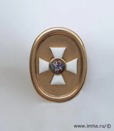 Шашка драгунская офицерская обр. 1909 г. в ножнах, Золотое Георгиевское оружие «За храбрость» (клинок) И.Р. Довбор-Мусницкого. Шаф и сыновья. 1914 - 1915 гг. Россия. Санкт-Петербург, 1914 - 1915 гг. Длина в ножнах: 99,5 см; длина без ножен: 97 см; длина клинка: 81,5 см; ширина клинка: 3 см. Золото, сталь, эмаль, ковка, литье, чеканка, полировка, гравировка, травление. ГИМ