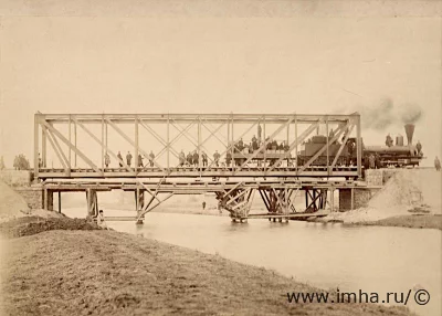 Мост через Днепровско-Бугский канал Жабино-Пинской железной дороги. Фотография. Последняя треть XIX в. Фотобумага полуматовая, картон, фотопечать, 26х38,5, размер паспарту 33х48 см. ГАУК Ярославской обл. "Рыбинский государственный историко-архитектурный и художественный музей-заповедник"