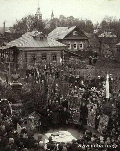 Открытие памятника императору Александру II в праздник Воздвижения Креста Господня. Костромская губерния, село Наволоки. (14) 27 сентября 1911 г.