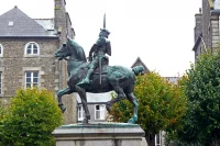 • Конная статуя коннетабля Дюгесклена, Emmanuel Frémiet (1824–1910). Франция, Динан (Dinan), 1902 г.