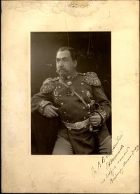 Доливо-Добровольский-Евдокимов Виктор Викторович (2.07.1861-1932), граф, генерал-майор. Российская империя, 1900-е гг. Картон, фотография, 35х25 см. ГИМ