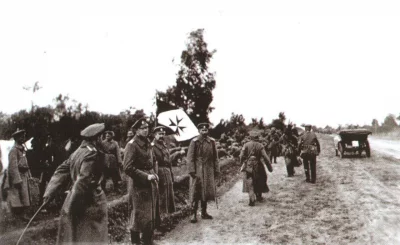 Части Западной Добровольческой армии с боевым знаменем, 1919 г.