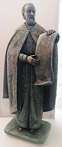 Модель памятника Князю Андрею Васильевичу Большому. Елагина Елена Сергеевна, Мелов-Ковеляев И. П., Пантелеева Н. А. Россия, 2022 г. Гипс, краска, лепка, отливка, покраска, 62х24х15 см.; постамент - 63х59х48 см. Угличский государственный историко-архитектурный и художественный музей