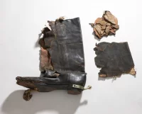 Костюм императора Александра II, бывший на нем в день смерти 1 марта 1881 г. Сапоги высокие, офицерские, с прибивной шпорой (сохранившиеся части). Россия, 1870-е гг. Кожа, металл, высота: 42,0 см (голенище). ГЭ