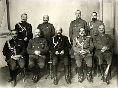 Командование Северного фронта.  Сидят, слева направо: начальник штаба армий Северного фронта генерал от инфантерии Ю. Н. Данилов, командующий 1-й армией генерал от кавалерии А.И. Литвинов, главнокомандующий армиями Северного фронта генерал-адъютант Н.В. Рузский, командующий 12-й армией генерал от инфантерии Р.Д. Радко-Дмитриев, командующий 5-й армией генерал от кавалерии А.М. Драгомиров.  Стоят, слева направо: генерал-квартирмейстер штаба армий Северного фронта генерал-майор В.Г. Болдырев, начальник штаба 1-й армии генерал-лейтенант И.З. Одишелидзе, начальник штаба 12-й армии генерал-лейтенант В.В. Беляев, начальник штаба 5-й армии генерал-лейтенант Е.К. Миллер. Конец 1916-начало 1917 гг.