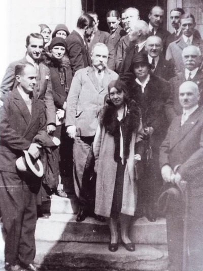 Полковой праздник 9-го Гусарского Киевского полка в Париже. 17 сентября 1930 г.  Среди почетных гостей председатель РОВС генерал-лейтенант Е.К. Миллер (в центре) и генерал для поручений при председателе РОВС генерал от кавалерии А.М. Драгомиров (правее Миллера).