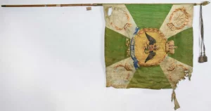 Знамя Белозерского пехотного полка 2-го батальона. Россия, 1845 г. Шелк, масло, полотнище: 140х140 см; древко: 346 см; навершие: 24 см; подток: 8 см; скоба: 7 см; кисти: 95 см. ГЭ