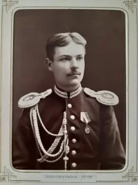 Антонин Аполлонович фон Агте, в чине подпоручика. Неизвестный фотограф Источник: Альбом с портретами военных деятелей, офицеров и нижних чинов русской и болгарской армии. Российская империя, 1879-1880 гг. Картон, фотография, 13,2х9,4 см. ГИМ