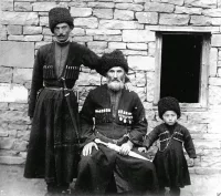 Аварцы, три поколения, Дагестан, Российская империя, 1890-е.