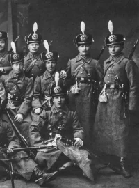 Группа нижних чинов 11-го гусарского Изюмского полка. 1910-1914 гг.