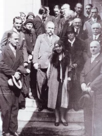 Полковой праздник 9-го Гусарского Киевского полка в Париже. 17 сентября 1930 г.  Среди почетных гостей председатель РОВС генерал-лейтенант Е.К. Миллер (в центре) и генерал для поручений при председателе РОВС генерал от кавалерии А.М. Драгомиров (правее Миллера).