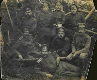 Младшие офицеры 95-го пехотного Красноярского полка. Внизу прапорщик Григорий Фомич Сахаров. Вскоре он будет убит во время Брусиловского (Луцкого) прорыва. 1916 г.