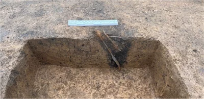 Могильник Шелебово. Оружейный комплекс в ходе расчистки