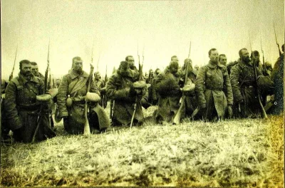 Русские пехотинцы на молитве, 1916 г. Первая Мировая война.