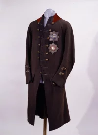 Коронационный мундир императора Павла I. 1796 г. Сукно, бархат, камлот, ткань хлопчатобумажная, золото, серебро, длина: 110,0 см; длина рукава: 61,0 см; ширина в плечах: 38,0 см. Музеи Московского Кремля