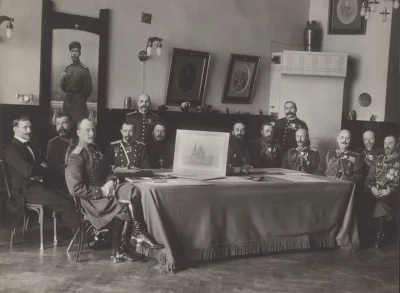 1910-е. Утверждение плана полковой церкви лейб-гвардии 4-го Стрелкового императорской фамилии полка, выполненного архитектором Е. Константиновичем. (думается офицерское собрание полка в Царском Селе).