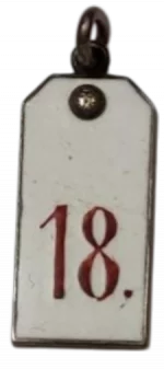 Жетон памятный 18-го драгунского Клястицкого полка. 1906 г. Серебро, эмаль, штамповка, монтаж, пайка, горячая эмаль, 28х12 мм. ГИМ