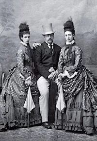 Александр III с императрицей Марией Фёдоровной и её сестрой, принцессой Уэльской Александрой. Лондон. 1880-е гг.