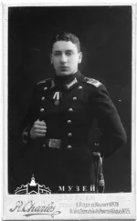 Белобров Андрей Павлович, гардемарин Морского корпуса. Фотопортрет на паспарту. Шарль Р. Российская империя, Санкт-Петербург, 1914 г. Фотобумага ч/б, матовая, картон, фотопечать ч/б, 9,2х6 см (10,7х6,7 см). ФГБУ "Музей-заповедник героической обороны и освобождения Севастополя"