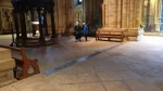 Линия из фростерлийского мрамора на полу обозначала границу, за которой женщинам было запрещено пересекать. Даремский собор