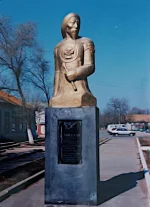 Памятник Аюке хану. 1990 г. Фотобумага, фотопечать, 15 х 10 см. БУРК "Национальный музей Республики Калмыкия имени Н.Н.Пальмова"