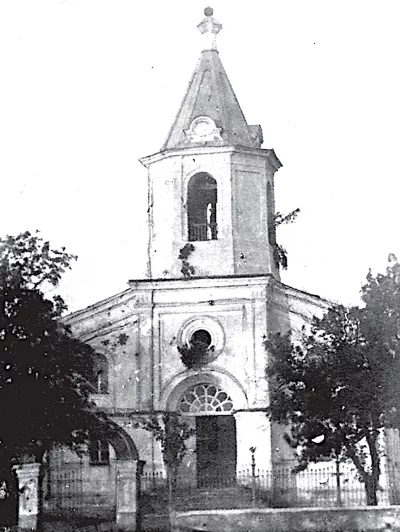 Внешний вид в 1930–1935 гг. закрытой евангелистско-лютеранской приходской церкви в пос. Люксембург (Александроневское) (а), фото из семейного архива любезно предоставлено А. Мейер (ФРГ).