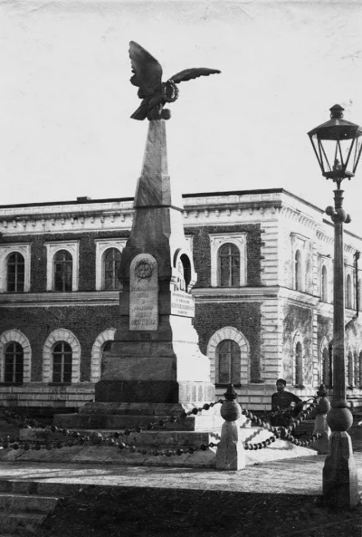 Памятник Архипу Осипову во Владикавказе