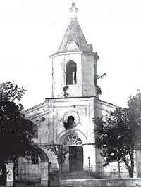 Внешний вид в 1930–1935 гг. закрытой евангелистско-лютеранской приходской церкви в пос. Люксембург (Александроневское) (а), фото из семейного архива любезно предоставлено А. Мейер (ФРГ).