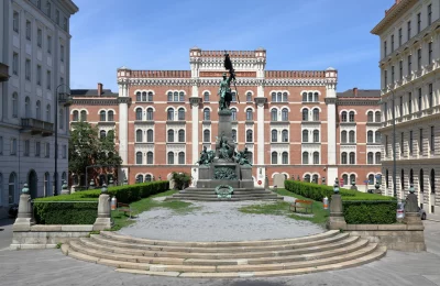Памятник полку Дойчмайстер у казарм Россауэр (Deutschmeisterdenkmal bei der Rossauer Kaserne)